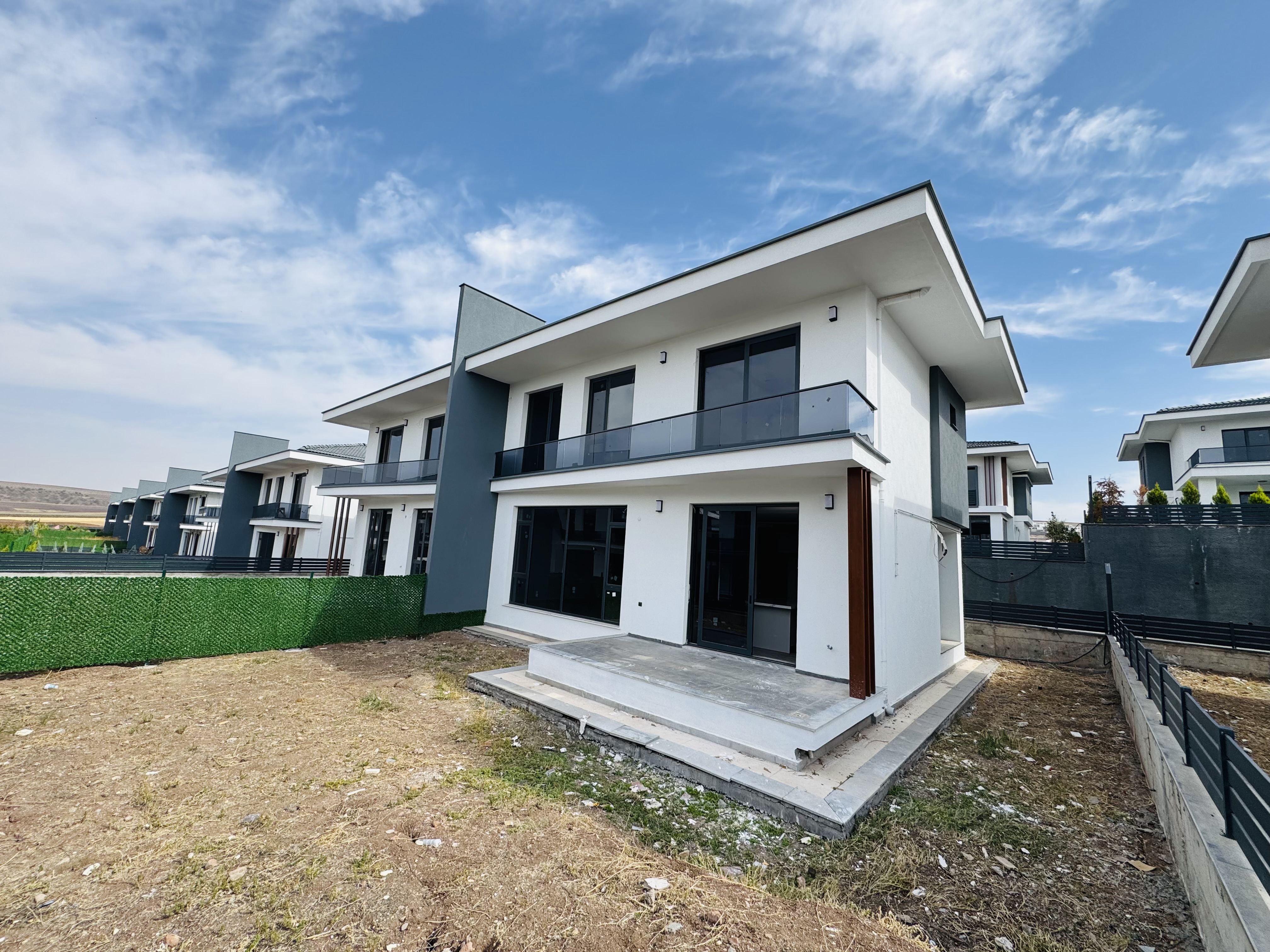 KAYA EMLAK'TAN SATILIK LÜKS İKİZ VİLLA